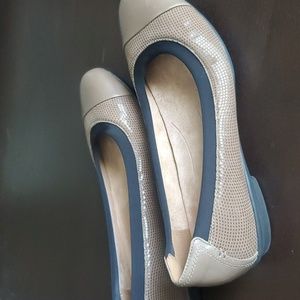 Clarks Tan Metallic Flats Size 7.5